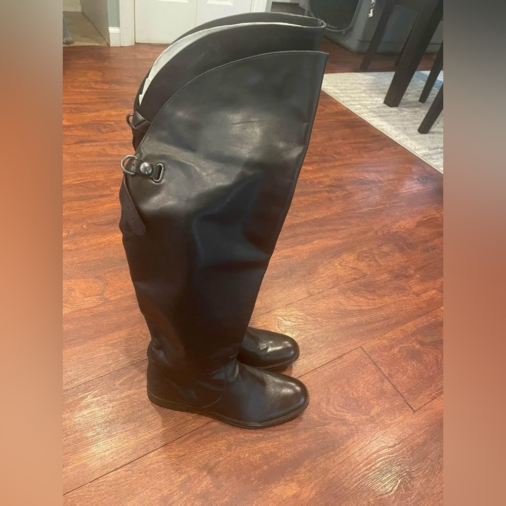Women’s tall leather boots . NEW